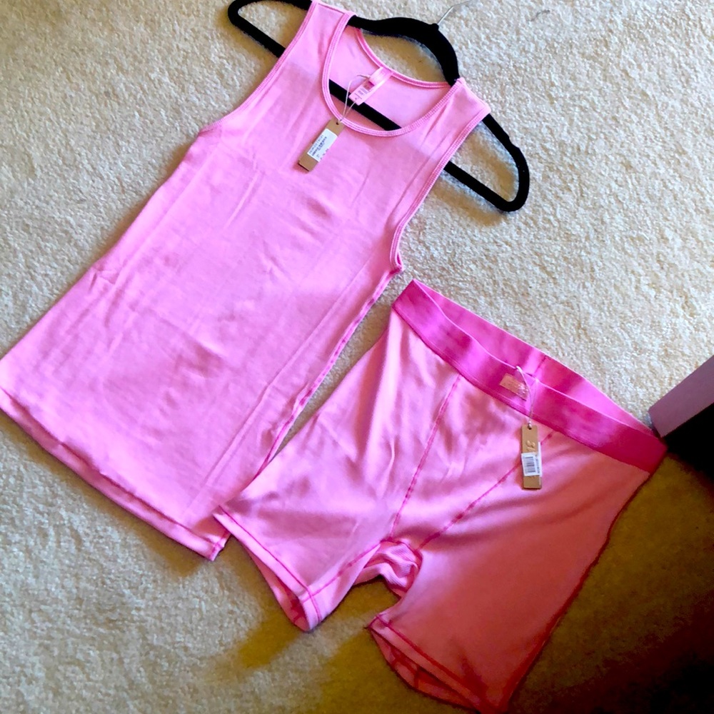 Skims NWT sleep set. limited edition PINK sized medium bottoms and small tank
